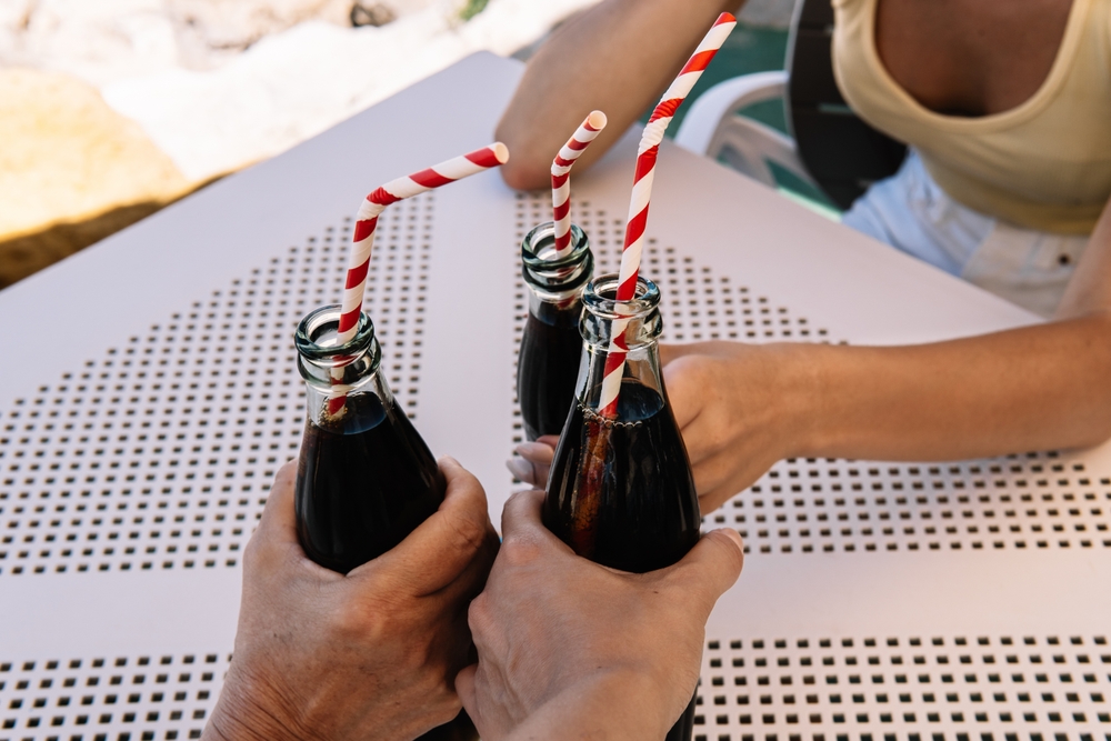 Close-up,Of,A,Group,Of,Women,From,Different,Generations,Toasting Migliori cannucce per bibite le alternative ecologiche