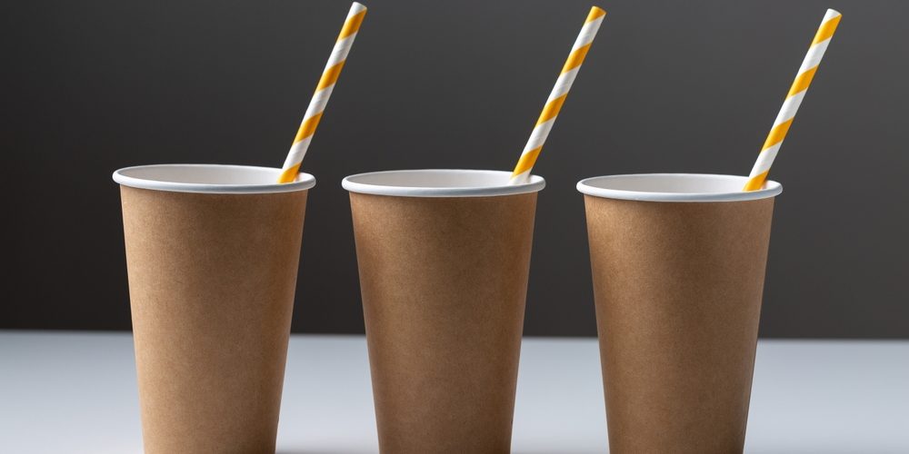 Disposable,Cardboard,Biodegradable,Cup,On,A,White,Table,With,A Cannucce biodegradabili